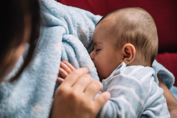 Photo shows a mother breastfeeding her baby/Getty Images